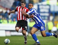 SHEFFIELD, ENGLAND - FEBRUARY 26:  Nick Montgomery of Sheffield United and Chris O'Grady of Sheffield Wednesday challenge for the ball during the npower League One match between Sheffield Wednesday and Sheffield United at Hillsborough Stadium on February 26, 2012 in Sheffield, England.  (Photo by Matthew Lewis/Getty Images)